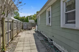 8 Rockne St, Huntington, NY 11743 - Photo 18