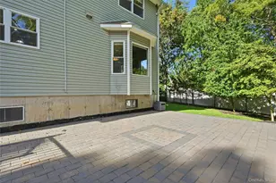 23 Moss Creek Ln, Patchogue, NY 11772 - Photo 34