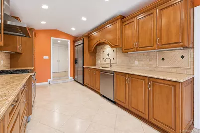 1302 Azure Place, Hewlett, NY 11557 - Photo 8