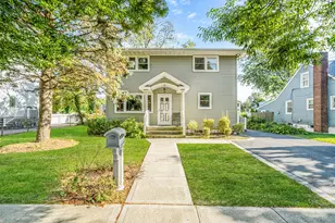 263 Waco St, Lindenhurst, NY 11757 - Photo 2