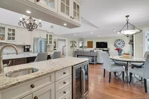33 McCulloch Dr, Dix Hills, NY 11746 - Photo 16