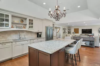 33 McCulloch Drive, Dix Hills, NY 11746 - Photo 22