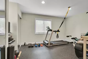 33 McCulloch Dr, Dix Hills, NY 11746 - Photo 34