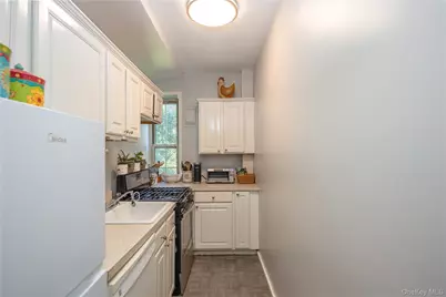5 Midland Gardens #2L, Bronxville, NY 10708 - Photo 12