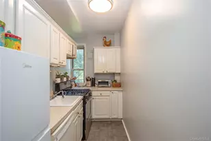 5 Midland Gardens, Bronxville, NY 10708 - Photo 12
