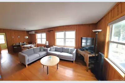 84 Oak Walk, Bay Shore, NY 11706 - Photo 2