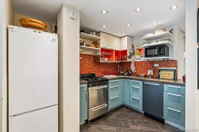 310 E 70th Street #1A, New York, NY 10021 - Photo 8