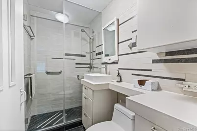 310 E 70th Street #1A, New York, NY 10021 - Photo 12