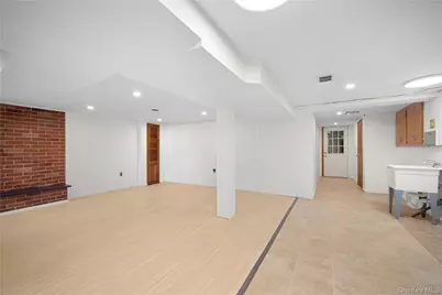 24420 73rd Avenue, Little Neck, NY 11362 - Photo 18