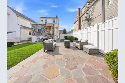 221 Edgewood Avenue, Yonkers, NY 10704 - Photo 32