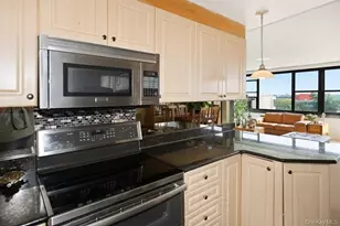 10-34 166th St, Whitestone, NY 11357 - Photo 18