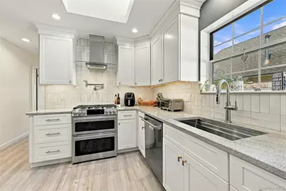 23 Saddlebrook Court, Middle Island, NY 11953 - Photo 8
