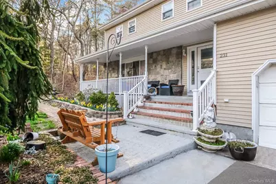231 W Woodside Avenue, Patchogue, NY 11772 - Photo 28