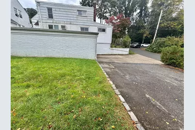 11 Lee Court #A, Great Neck, NY 11024 - Photo 16