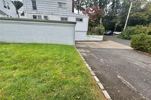 11 Lee Ct, Great Neck, NY 11024 - Photo 16