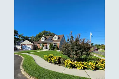 882 Leeds Court, North Bellmore, NY 11710 - Photo 2