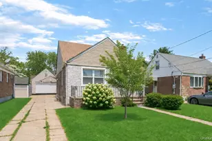 35 79th Ave, New Hyde Park, NY 11040 - Photo 2