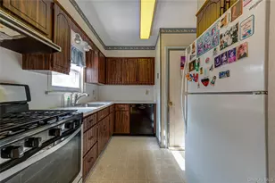 5 Floyd St, North Babylon, NY 11703 - Photo 8
