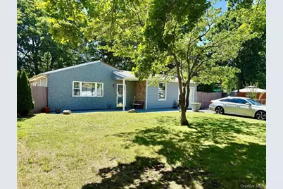 142 Palmer Street, Brentwood, NY 11717 - Photo 2