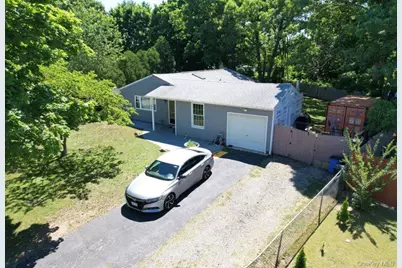 142 Palmer Street, Brentwood, NY 11717 - Photo 22