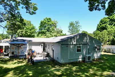 142 Palmer Street, Brentwood, NY 11717 - Photo 16