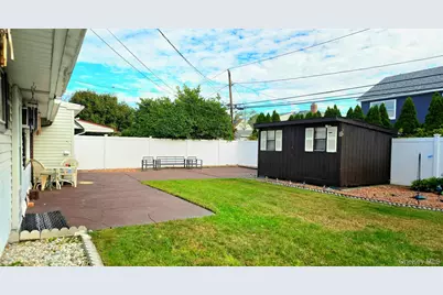 [Address not provided], Levittown, NY 11756 - Photo 14