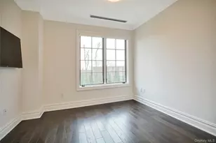 1000 Royal Ct, North Hills, NY 11040 - Photo 8