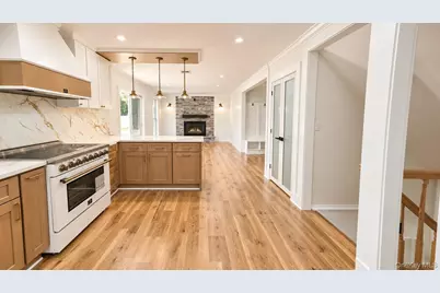 7 Shoreham Drive W, Dix Hills, NY 11746 - Photo 20