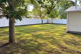 2909 Falcon Ave, Medford, NY 11763 - Photo 10
