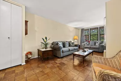 1874 Pelham Parkway S #2R, Bronx, NY 10461 - Photo 4