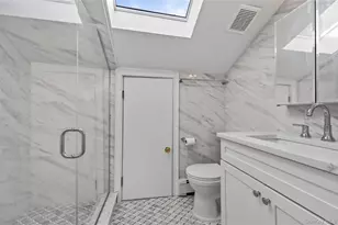 11 Sintsink Dr W, Port Washington, NY 11050 - Photo 16