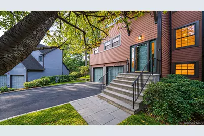 8 Adams Court, Oyster Bay, NY 11771 - Photo 2