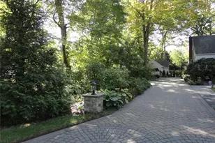 271 Lilac Ln, Smithtown, NY 11787 - Photo 4