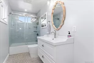 8 Woodland Rd, Valley Stream, NY 11581 - Photo 16