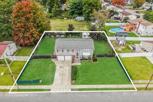 247 O Rourke St, Brentwood, NY 11717 - Photo 8