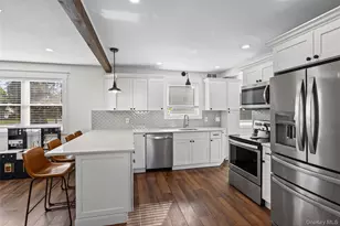 388 Lincoln Ave, Sayville, NY 11782 - Photo 6