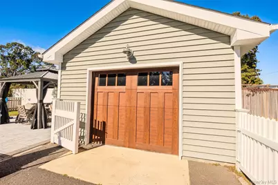 388 Lincoln Avenue, Sayville, NY 11782 - Photo 22