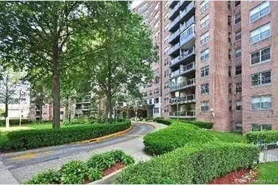 61-20 Grand Central Parkway #C807, Forest Hills, NY 11375 - Photo 12