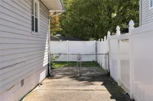 231 E Clearwater Rd, Lindenhurst, NY 11757 - Photo 18