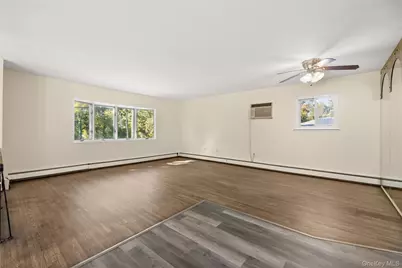 537 Lakeway Drive, North Babylon, NY 11704 - Photo 4
