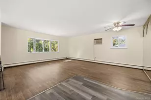 537 Lakeway Dr, North Babylon, NY 11704 - Photo 4