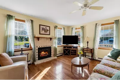 837 Smithtown Avenue, Bohemia, NY 11716 - Photo 12