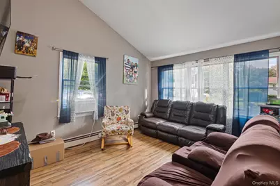 81 Bushwick Avenue, Central Islip, NY 11722 - Photo 20