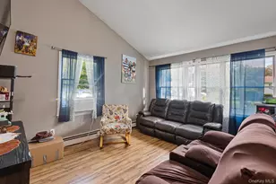 81 Bushwick Ave, Central Islip, NY 11722 - Photo 20
