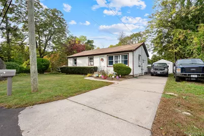 81 Bushwick Avenue, Central Islip, NY 11722 - Photo 16
