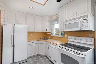 4 Paula Drive, Farmingdale, NY 11735 - Photo 6
