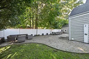 76 Powell Pl, Farmingdale, NY 11735 - Photo 24