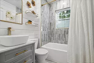 76 Powell Pl, Farmingdale, NY 11735 - Photo 14