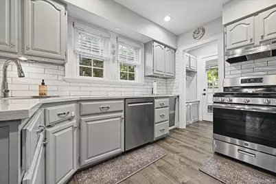 76 Powell Place, Farmingdale, NY 11735 - Photo 10