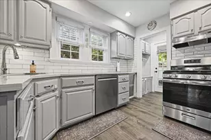 76 Powell Pl, Farmingdale, NY 11735 - Photo 10